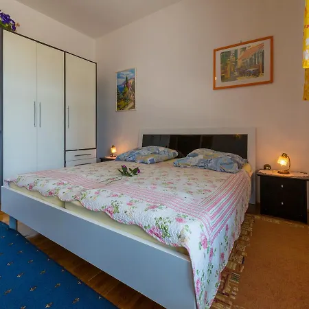 Apartment Lumar